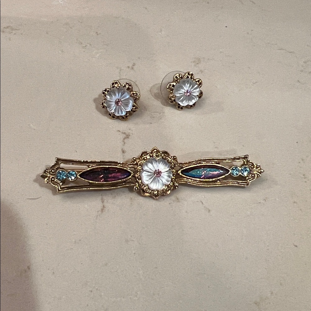 80’s Brand - 1928 Elegant Gold and Jewel-Toned Brooch and Earring Set